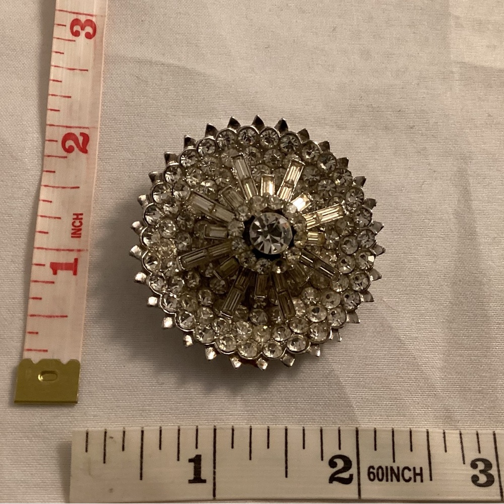 CORO 3D Starburst Snow Flake Silvertone And Clear Glass Brooch - Picture 4 of 4